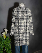 Cappotto donna Hubert Gasser in misto lana vergine a quadri bianchi e neri effetto Bouclè (18 di 18)