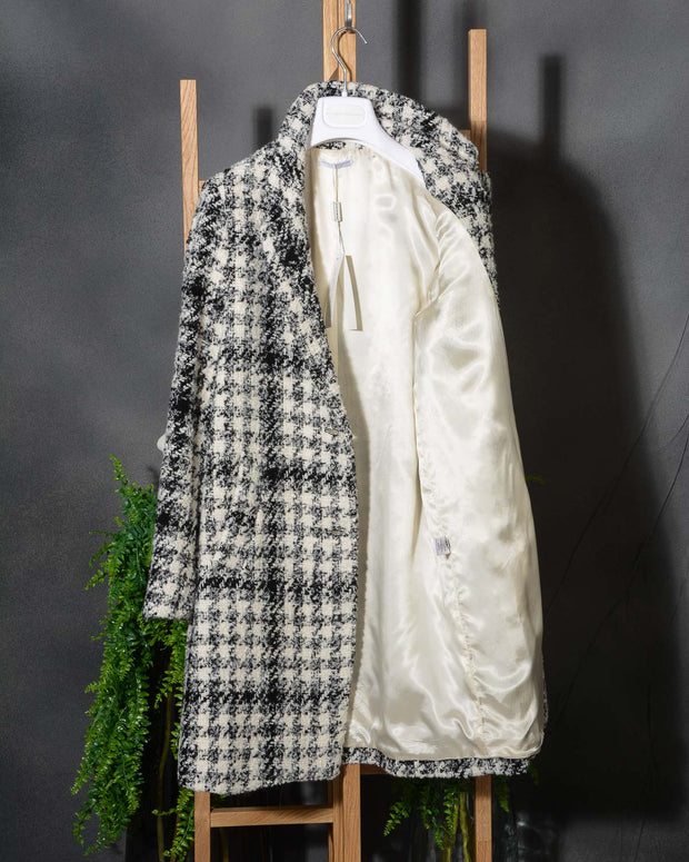 Cappotto donna Hubert Gasser in misto lana vergine a quadri bianchi e neri effetto Bouclè (6 di 18)