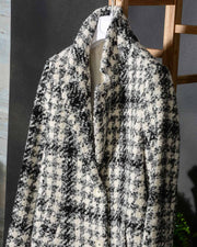 Cappotto donna Hubert Gasser in misto lana vergine a quadri bianchi e neri effetto Bouclè (3 di 18)