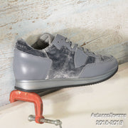 Sneaker grigia in pelle e velluto Philippe Model TRLD EV07