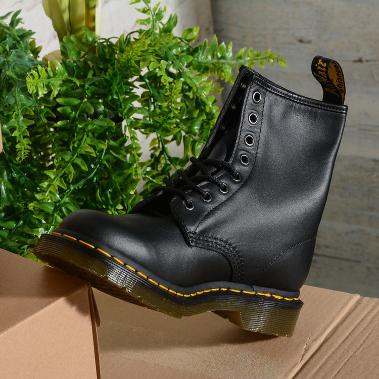 Dr. Martens 1460 Stivali Donna Pelle Verniciata - 8 Occhielli, Suola AirWair Antiscivolo, Cuoio Goodyear