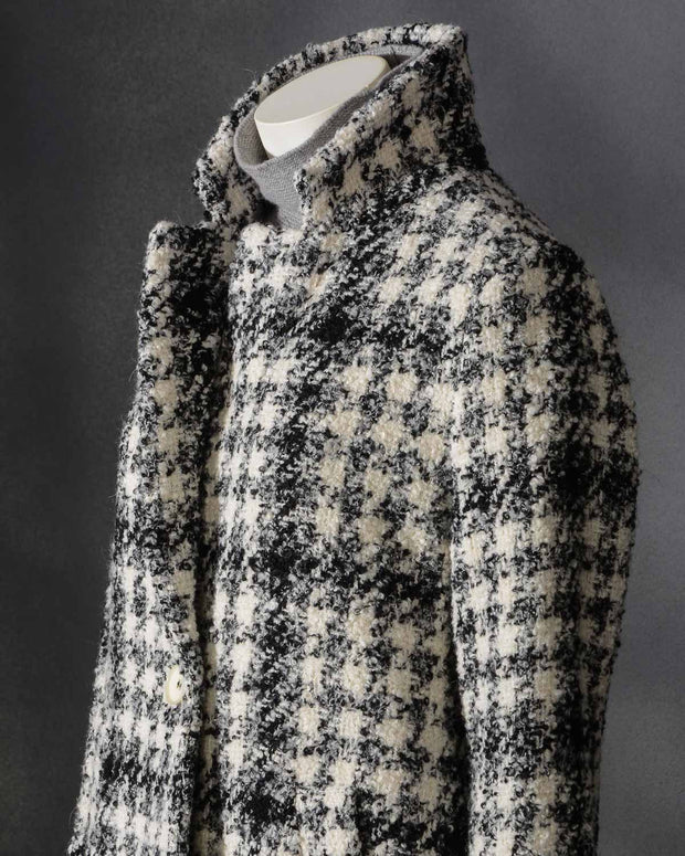 Cappotto donna Hubert Gasser in misto lana vergine a quadri bianchi e neri effetto Bouclè (10 di 18)