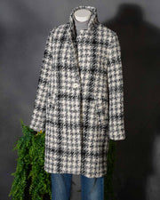Cappotto donna Hubert Gasser in misto lana vergine a quadri bianchi e neri effetto Bouclè (8 di 18)